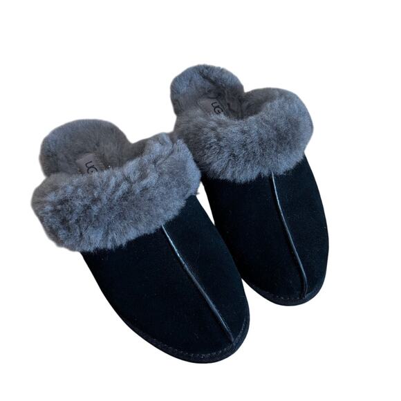 UGG Black Sheepskin Slippers Womens Size 9 - Picture 1 of 5